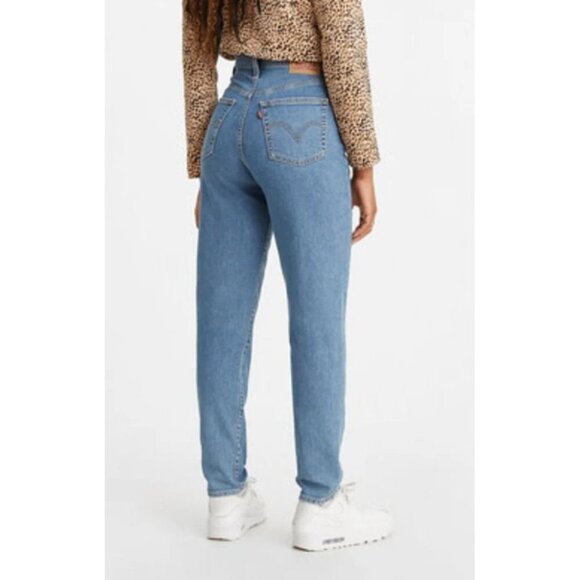 Levi's Denim - Levi's Women's High Waist Taper Medium wash | W31 L29